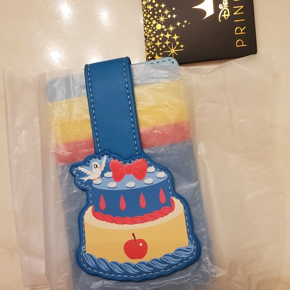 Loungefly Accessories - COPY - Loungefly Disney Snow White Cake Card Holder - Brand New